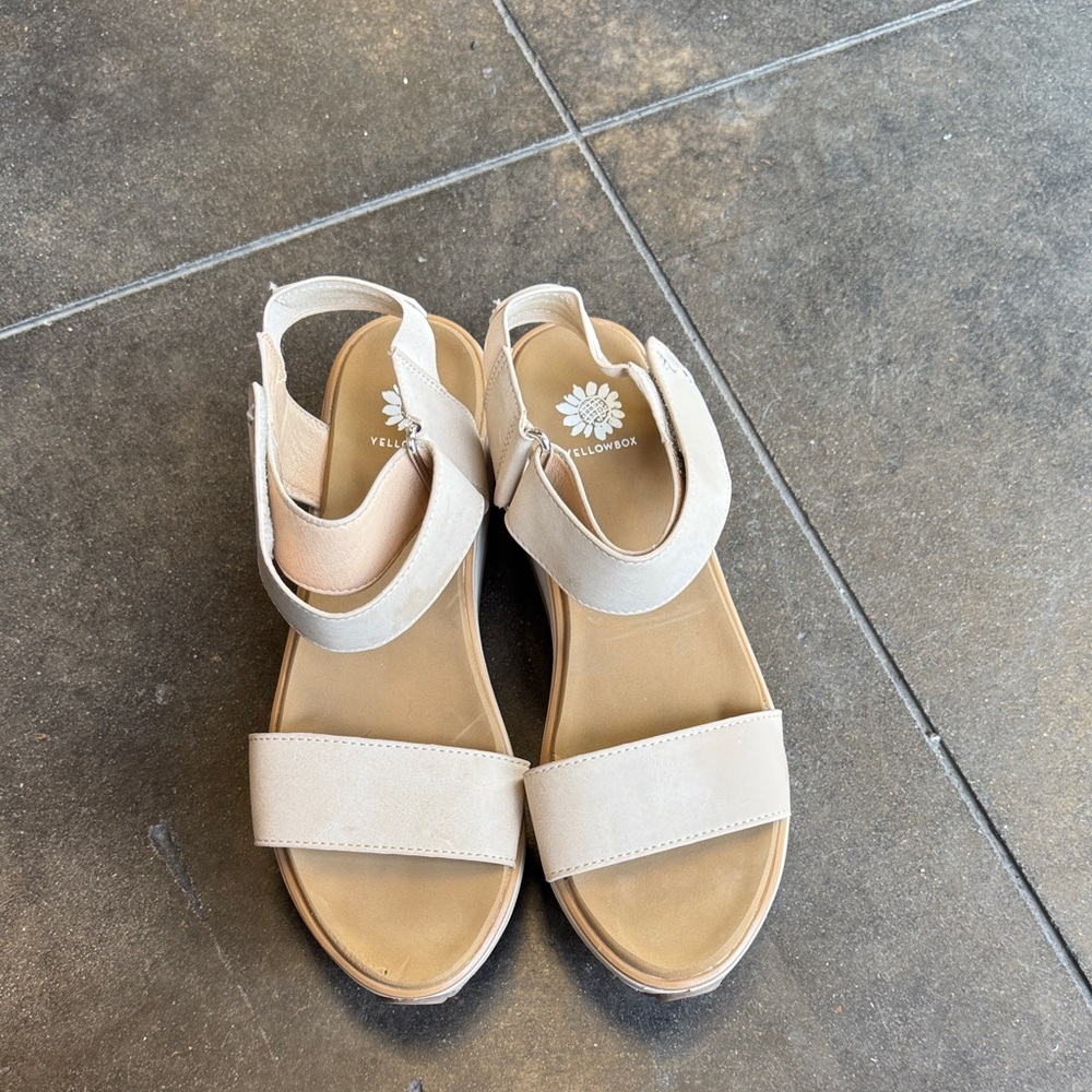 Yellow box wedges 8 women